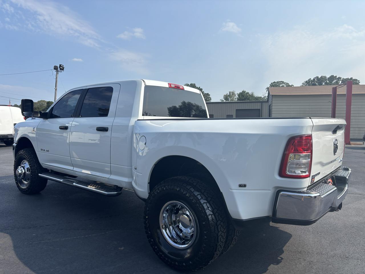RAM 3500 Big Horn 4x4 Mega Cab 6'4" Box 2022