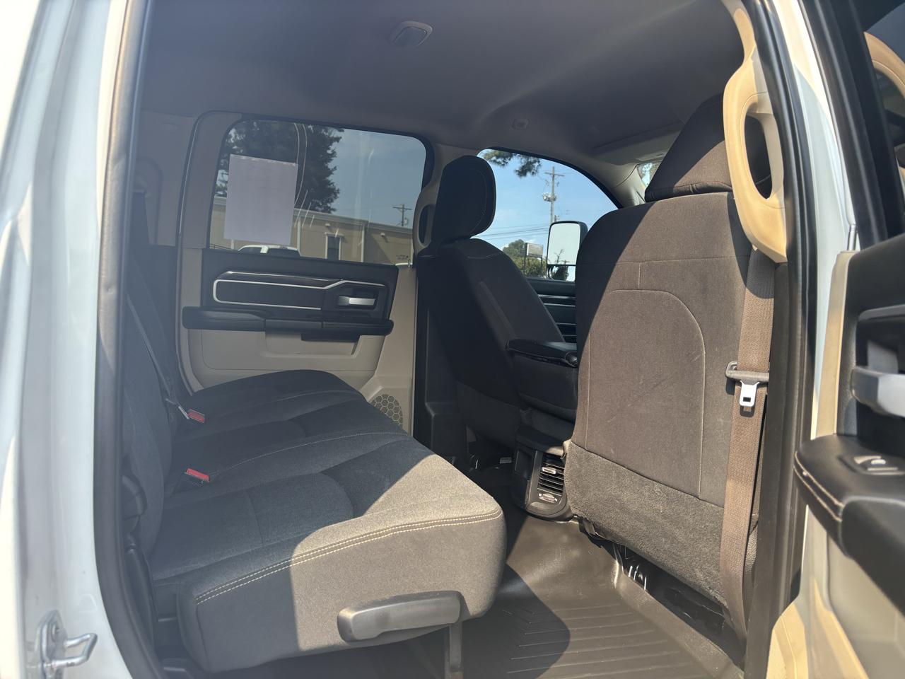 RAM 3500 Big Horn 4x4 Mega Cab 6'4" Box 2022