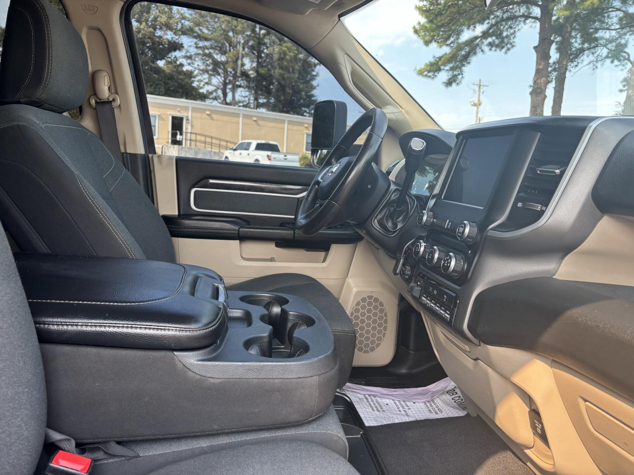 RAM 3500 Big Horn 4x4 Mega Cab 6'4" Box 2022