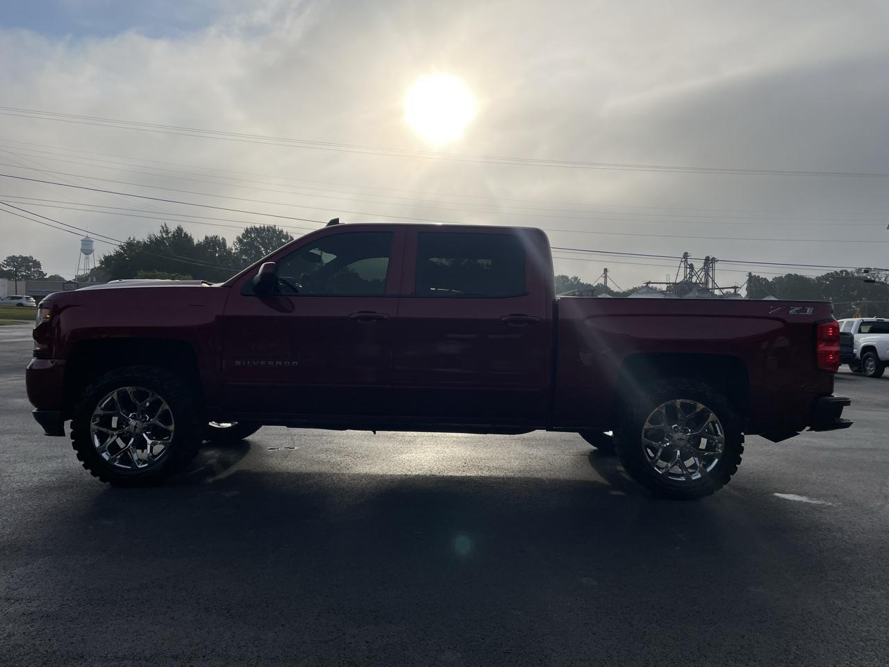 Chevrolet Silverado 1500 4WD Crew Cab 143.5" LT w/2LT 2018