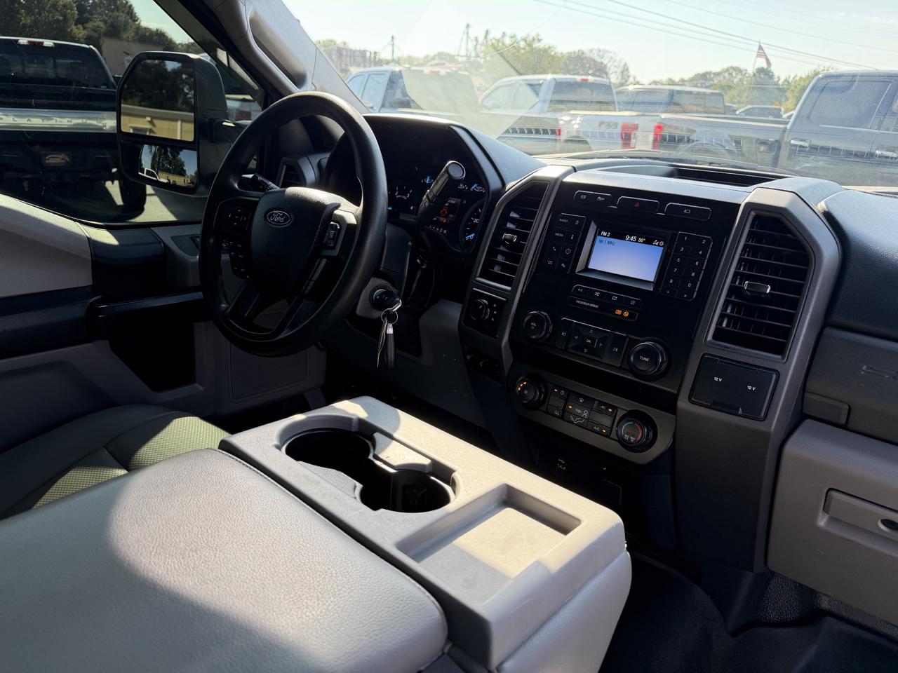 Ford Super Duty F-350 DRW XL 4WD SuperCab 8' Box 2021