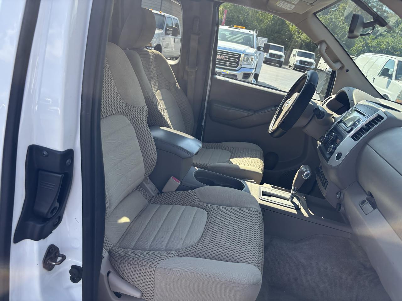 Nissan Frontier 4WD King Cab Auto SV 2014