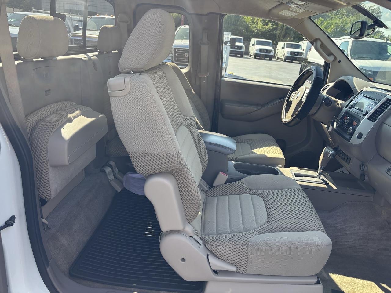 Nissan Frontier 4WD King Cab Auto SV 2014