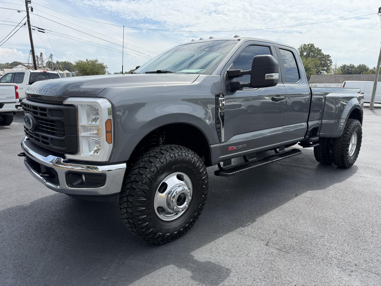 Ford Super Duty F-350 DRW XL 4WD SuperCab 8' Box 2024