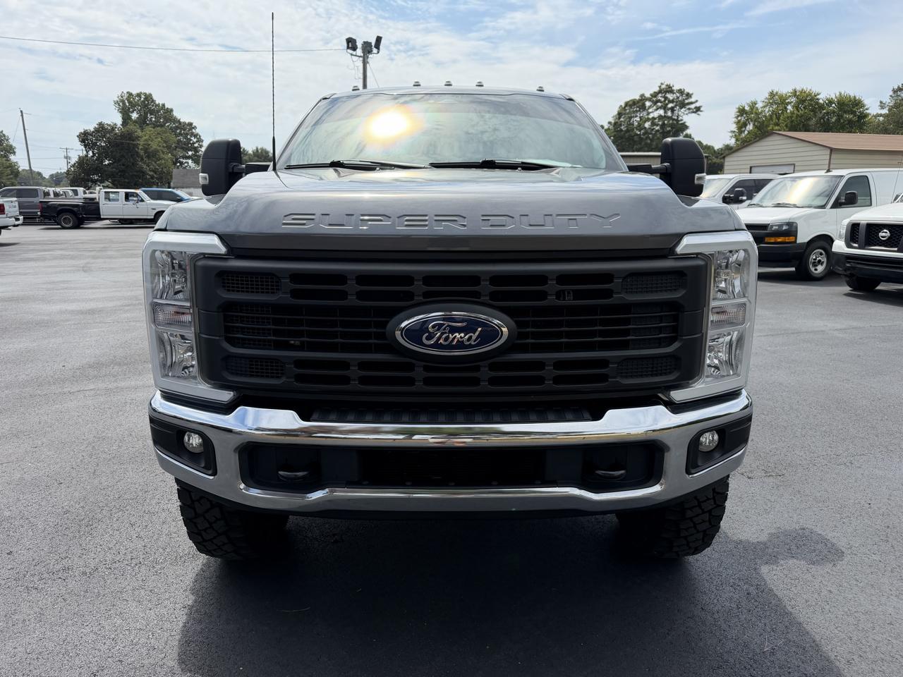 Ford Super Duty F-350 DRW XL 4WD SuperCab 8' Box 2024