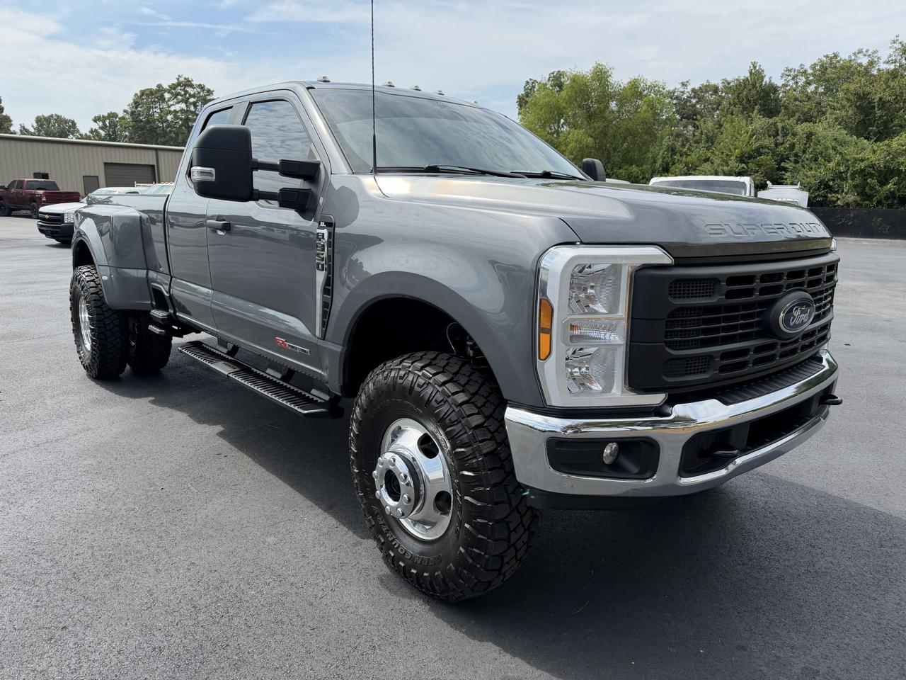 Ford Super Duty F-350 DRW XL 4WD SuperCab 8' Box 2024