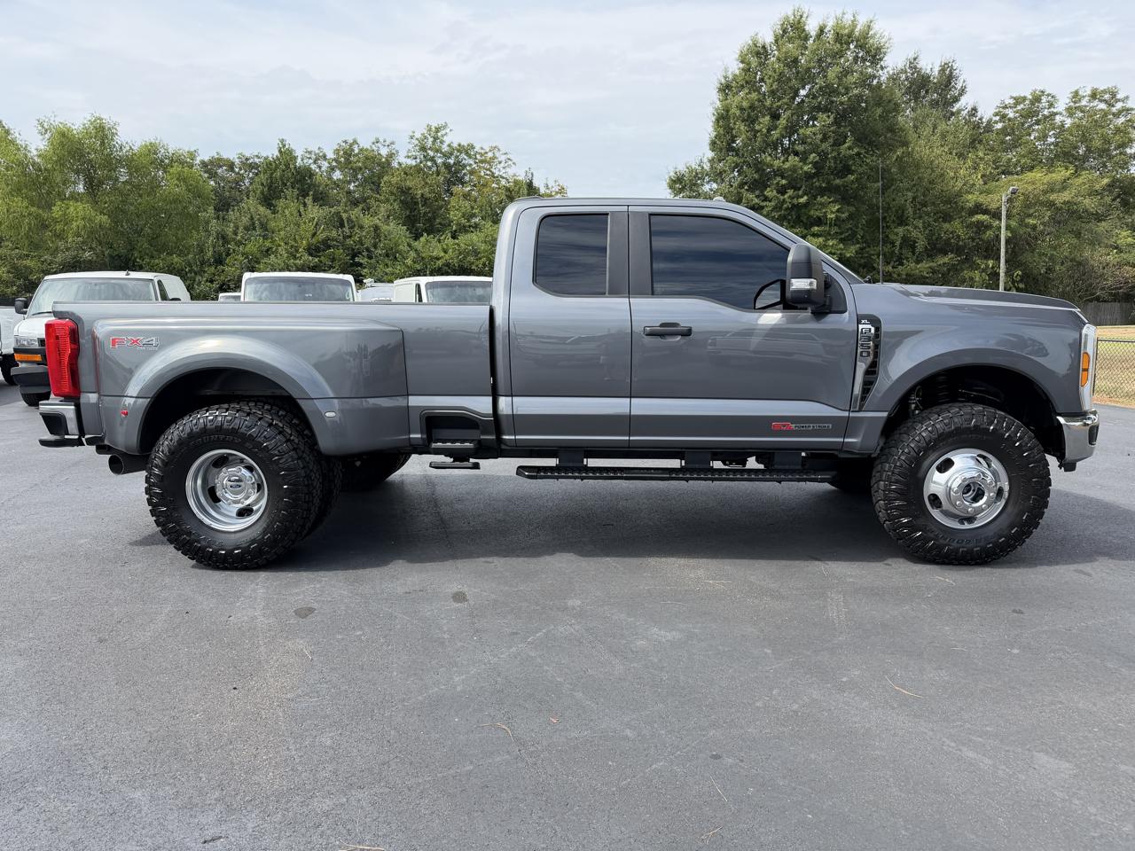 Ford Super Duty F-350 DRW XL 4WD SuperCab 8' Box 2024