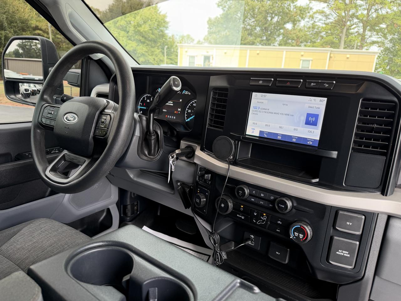 Ford Super Duty F-350 DRW XL 4WD SuperCab 8' Box 2024