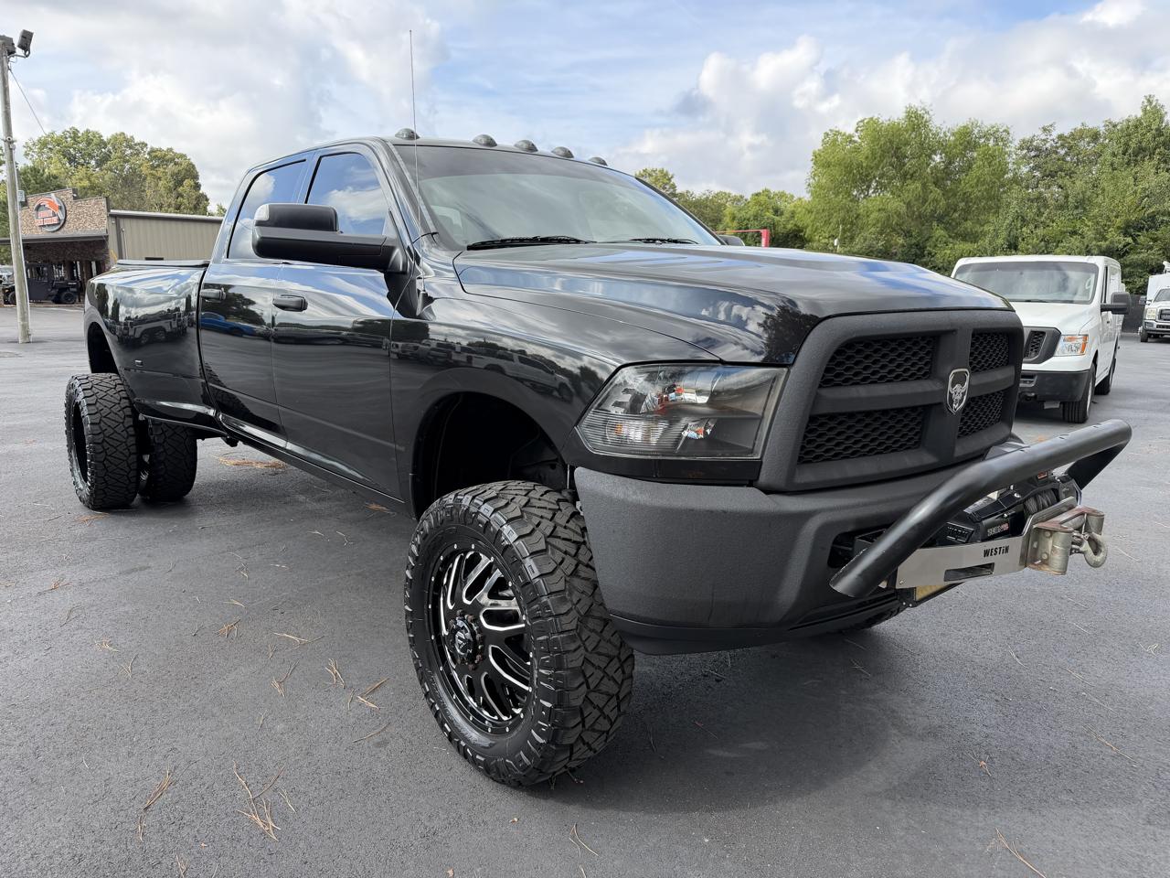 RAM 3500 Tradesman 4x4 Crew Cab 8' Box 2017