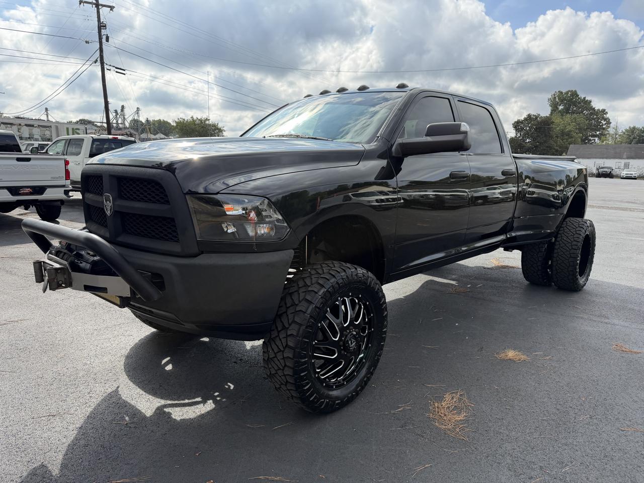 RAM 3500 Tradesman 4x4 Crew Cab 8' Box 2017