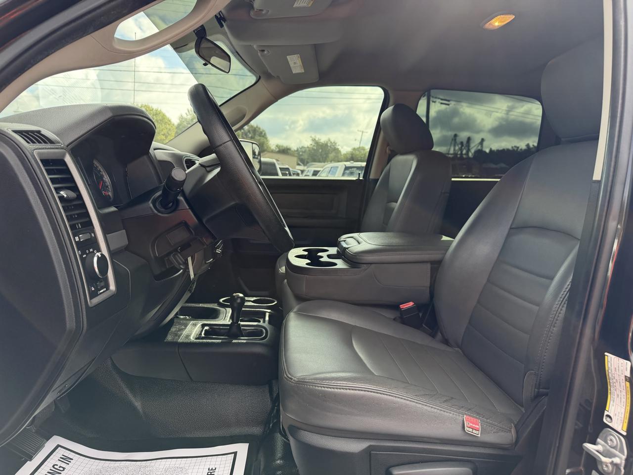 RAM 3500 Tradesman 4x4 Crew Cab 8' Box 2017
