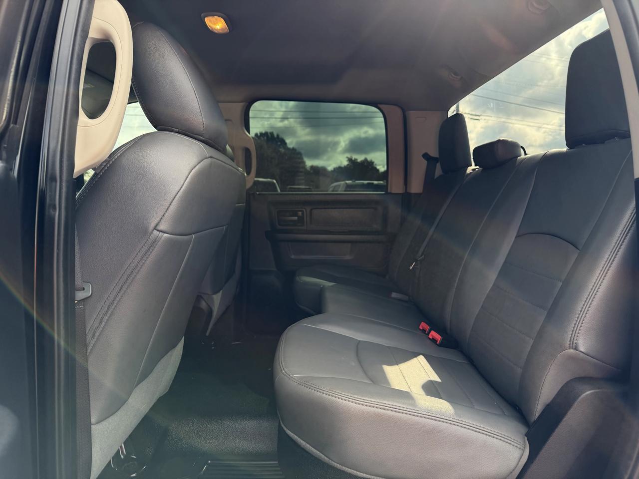 RAM 3500 Tradesman 4x4 Crew Cab 8' Box 2017