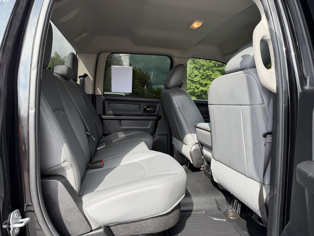 RAM 3500 Tradesman 4x4 Crew Cab 8' Box 2017
