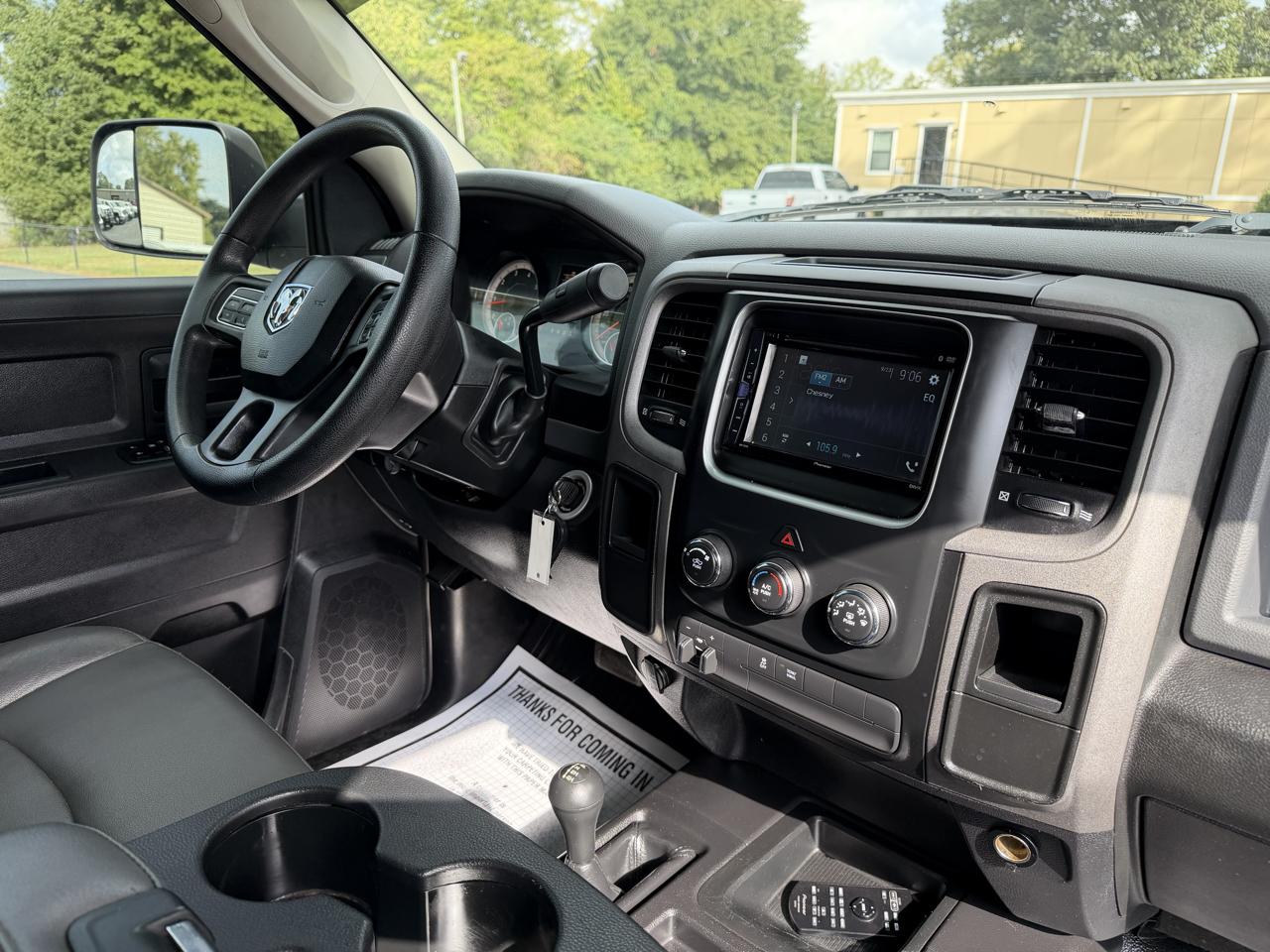 RAM 3500 Tradesman 4x4 Crew Cab 8' Box 2017