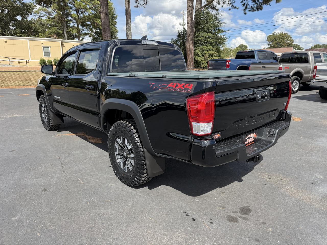Toyota Tacoma TRD Off Road Double Cab 5' Bed V6 4x4 MT (Natl) 2017