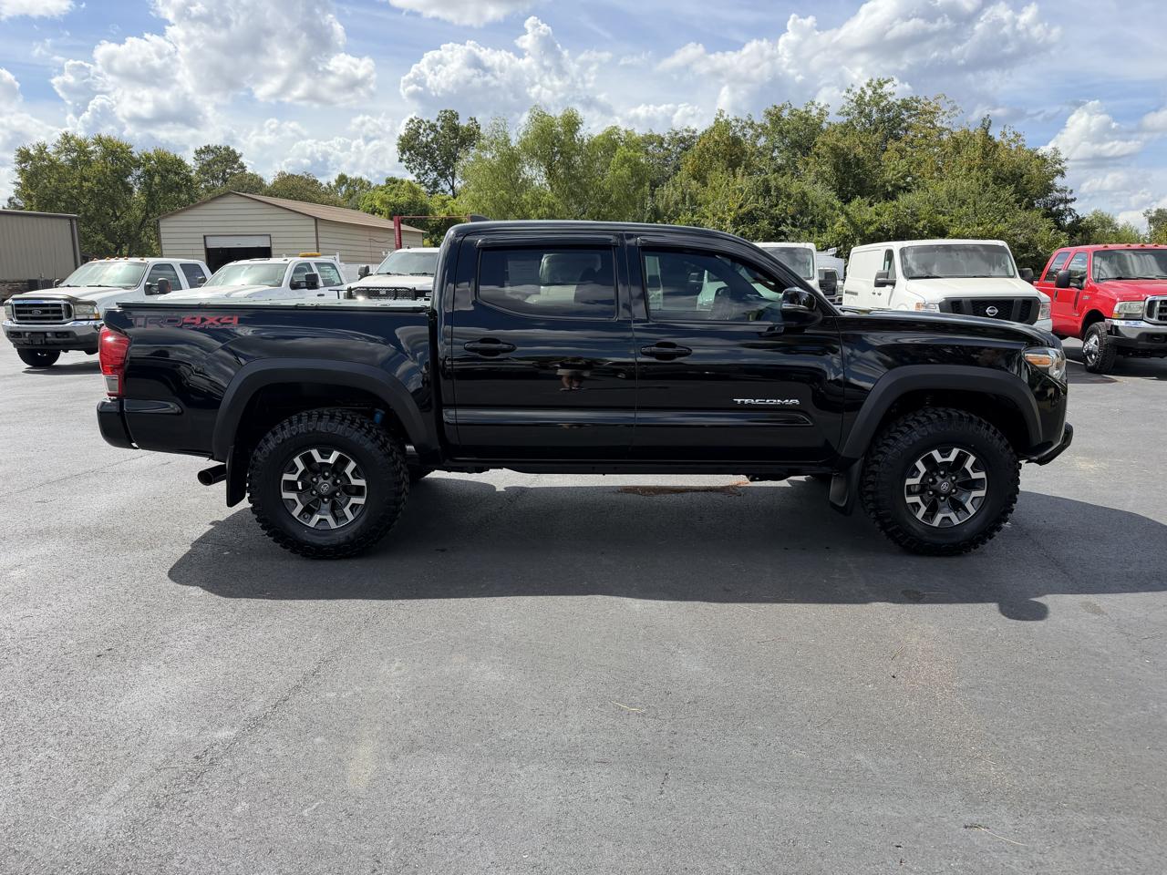 Toyota Tacoma TRD Off Road Double Cab 5' Bed V6 4x4 MT (Natl) 2017