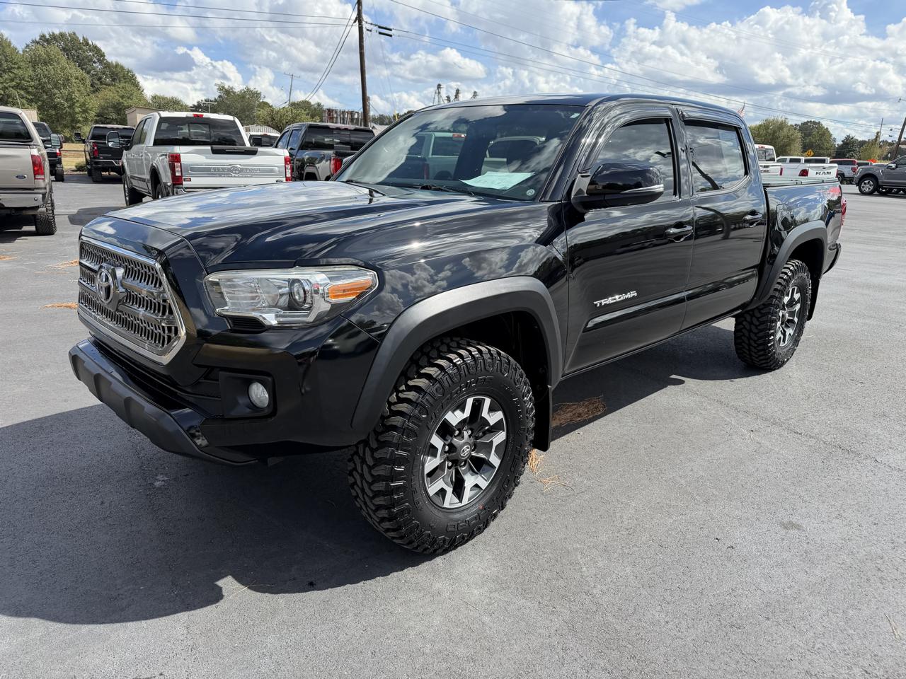 Toyota Tacoma TRD Off Road Double Cab 5' Bed V6 4x4 MT (Natl) 2017