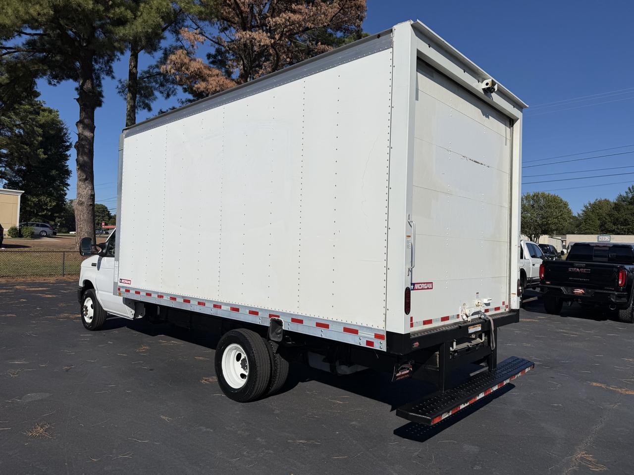 Ford E-Series Cutaway E-350 SRW 138" WB 2022