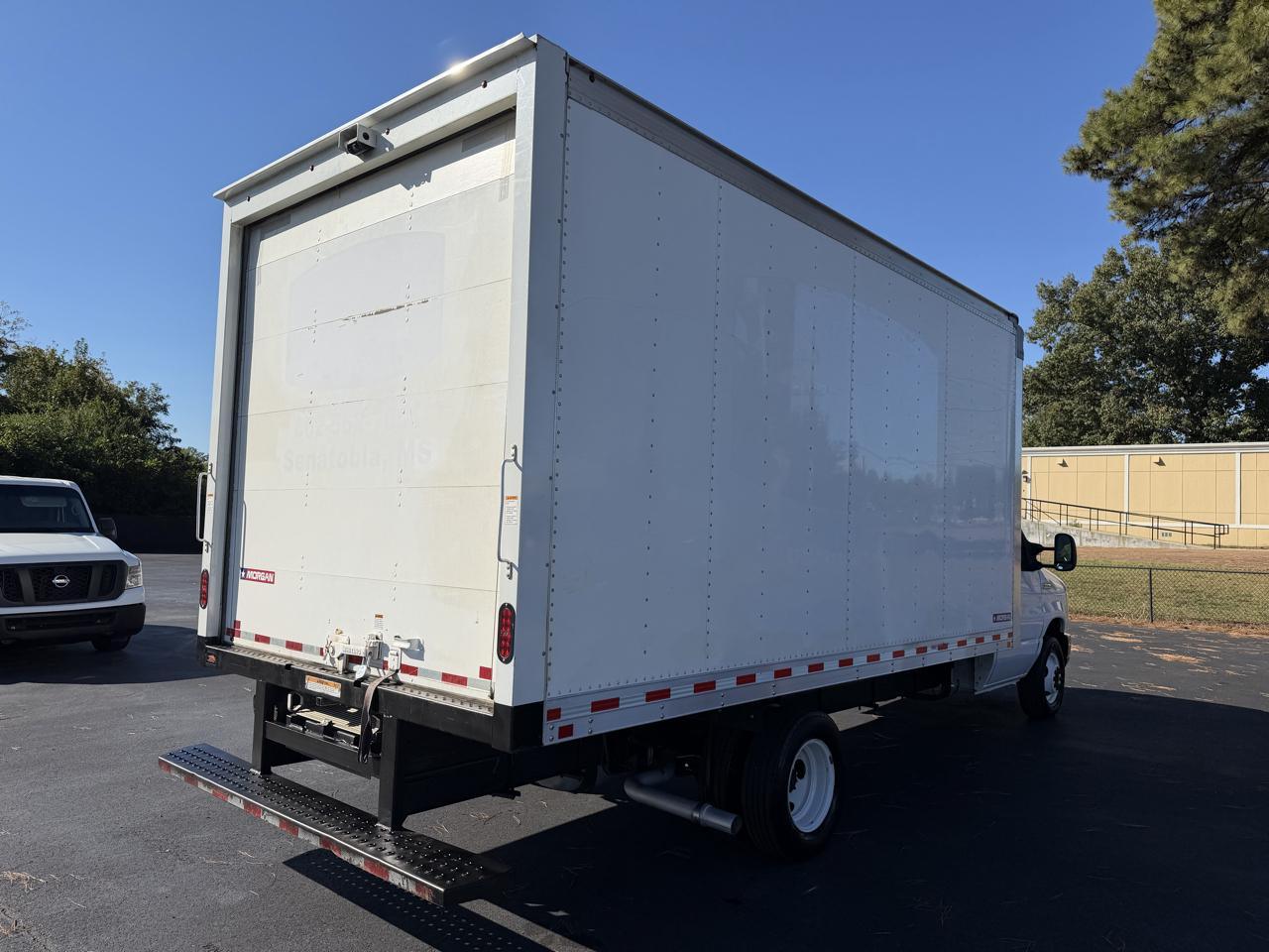 Ford E-Series Cutaway E-350 SRW 138" WB 2022