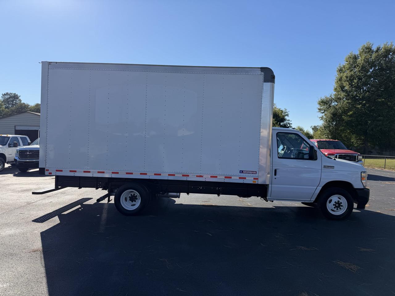 Ford E-Series Cutaway E-350 SRW 138" WB 2022