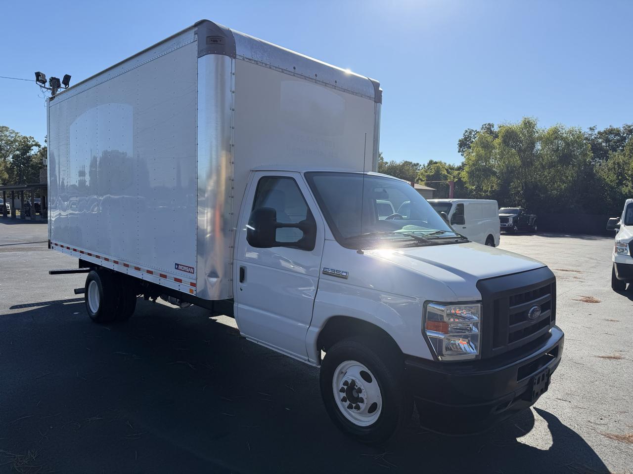 Ford E-Series Cutaway E-350 SRW 138" WB 2022