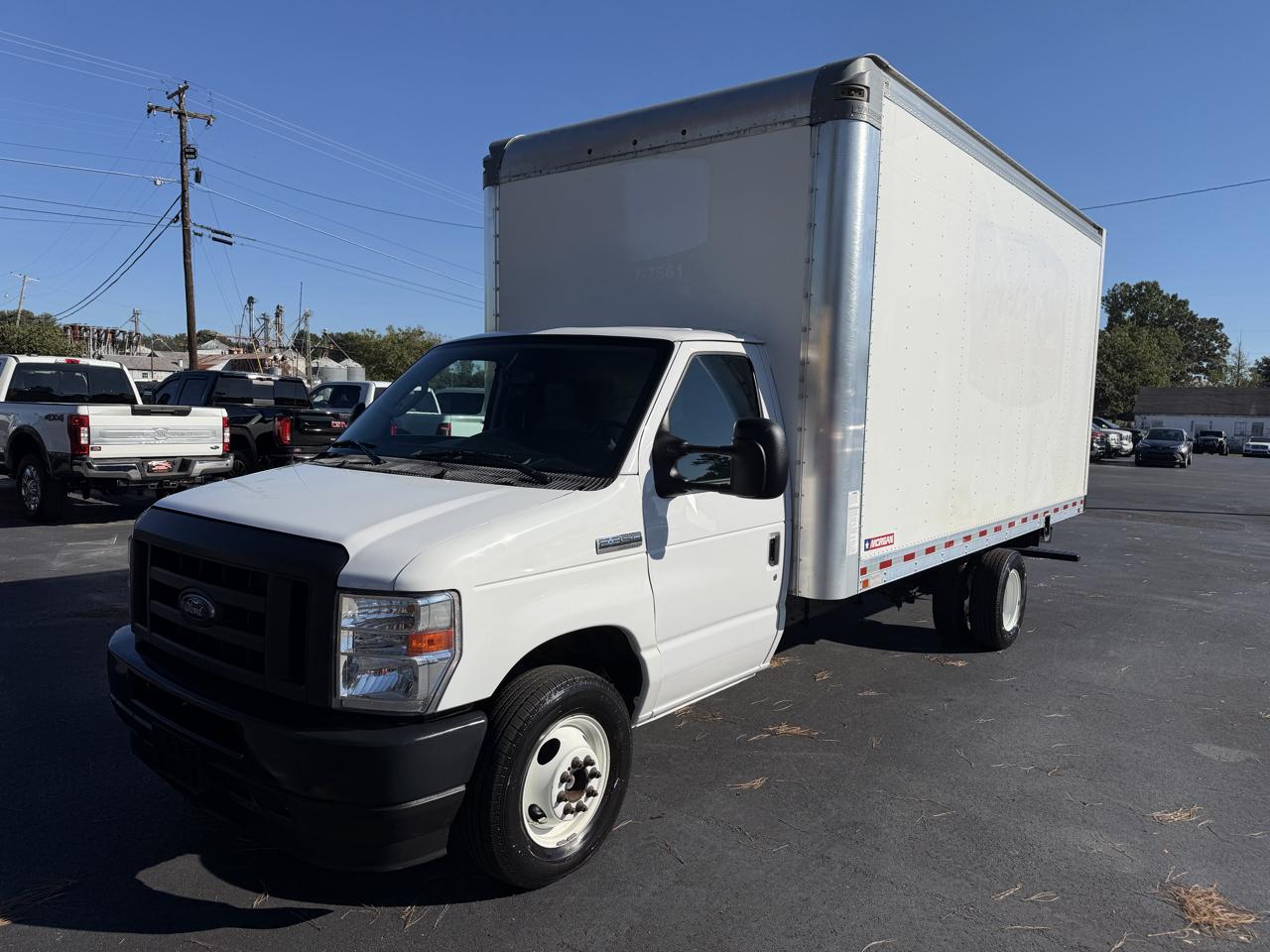 Ford E-Series Cutaway E-350 SRW 138" WB 2022