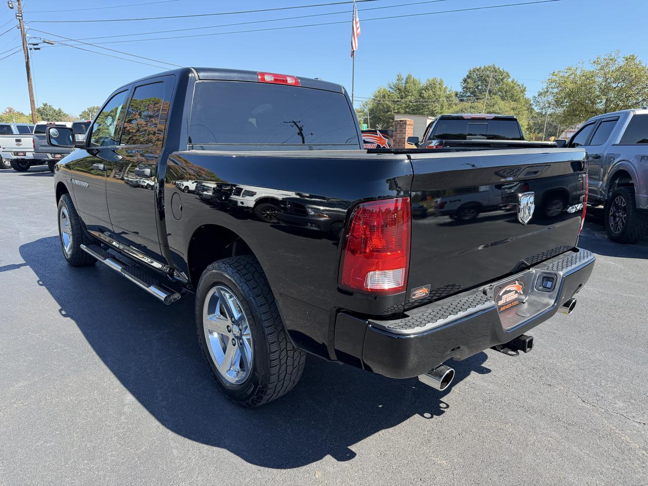 RAM 1500 4WD Crew Cab 140.5" Express 2012