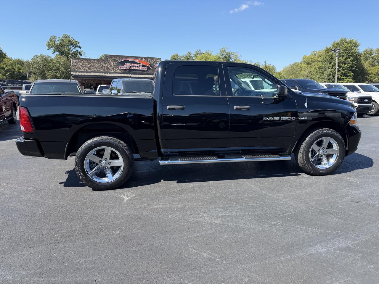 RAM 1500 4WD Crew Cab 140.5" Express 2012