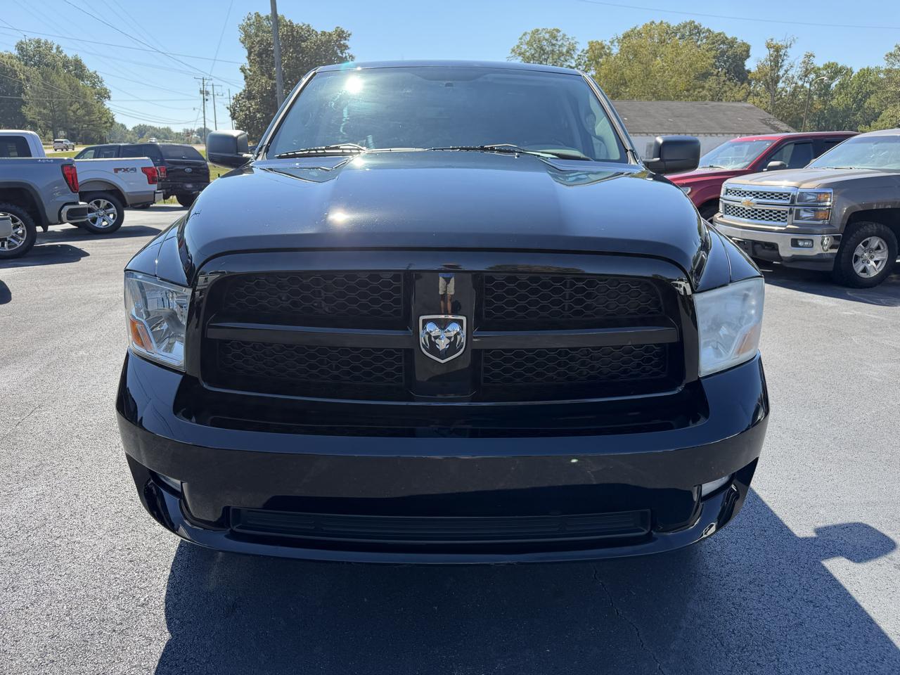 RAM 1500 4WD Crew Cab 140.5" Express 2012