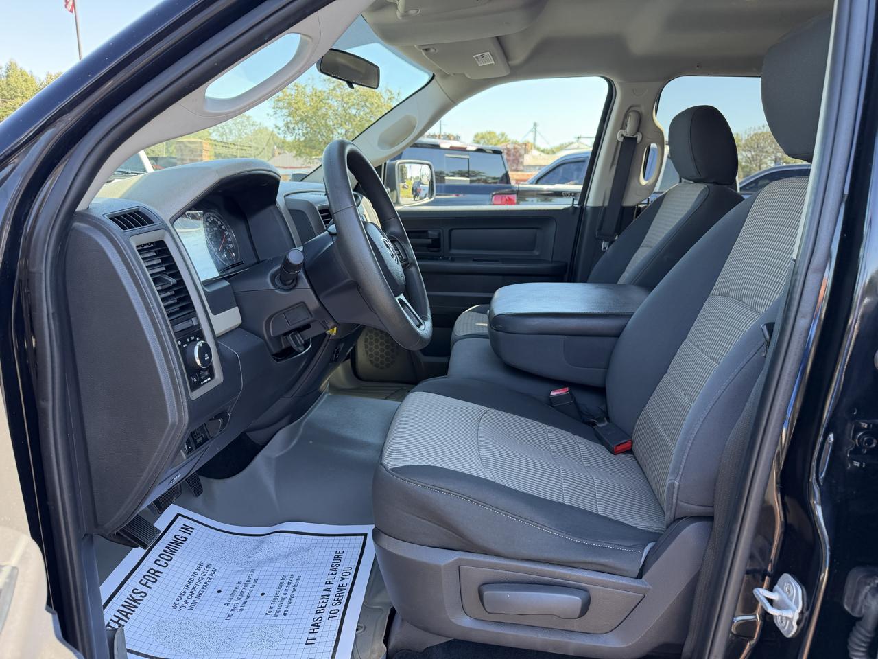 RAM 1500 4WD Crew Cab 140.5" Express 2012