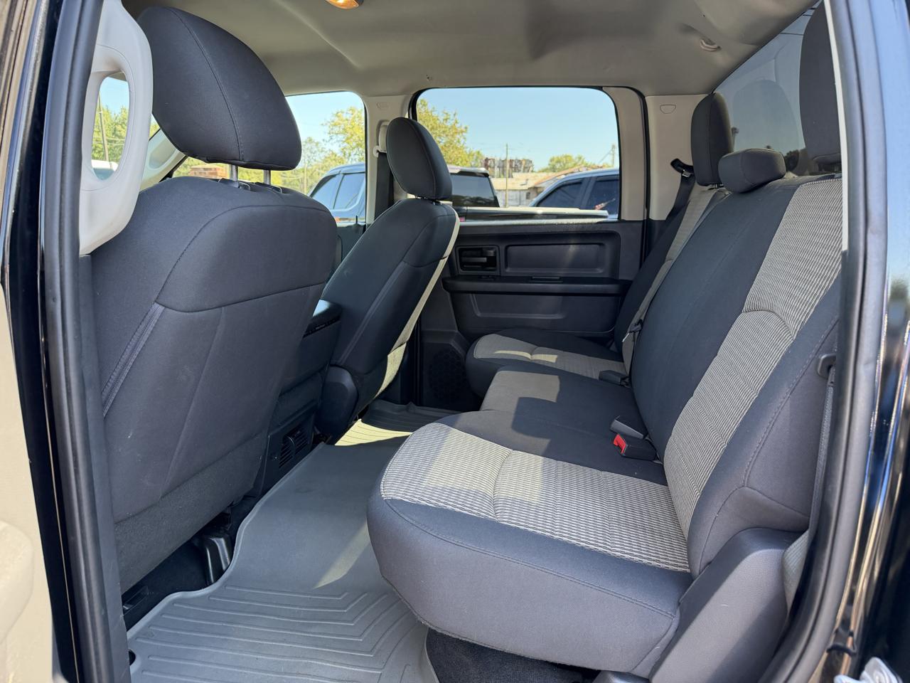 RAM 1500 4WD Crew Cab 140.5" Express 2012