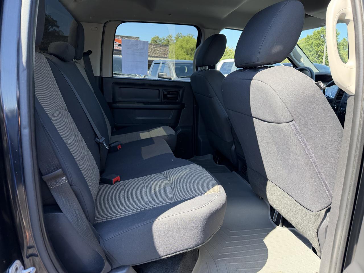 RAM 1500 4WD Crew Cab 140.5" Express 2012