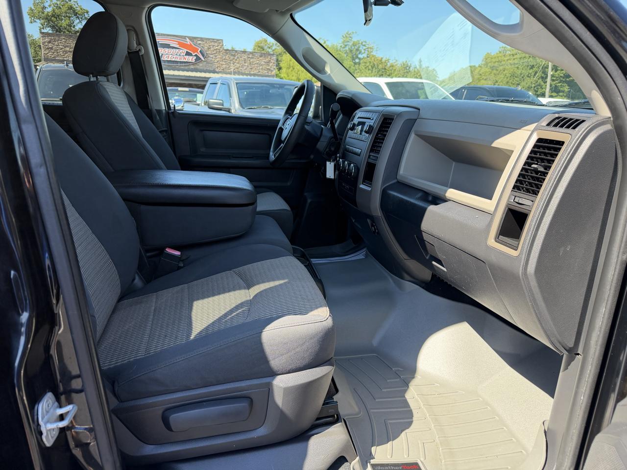 RAM 1500 4WD Crew Cab 140.5" Express 2012