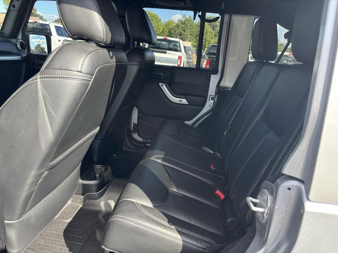 Jeep Wrangler Unlimited 4WD 4dr Sahara 2014