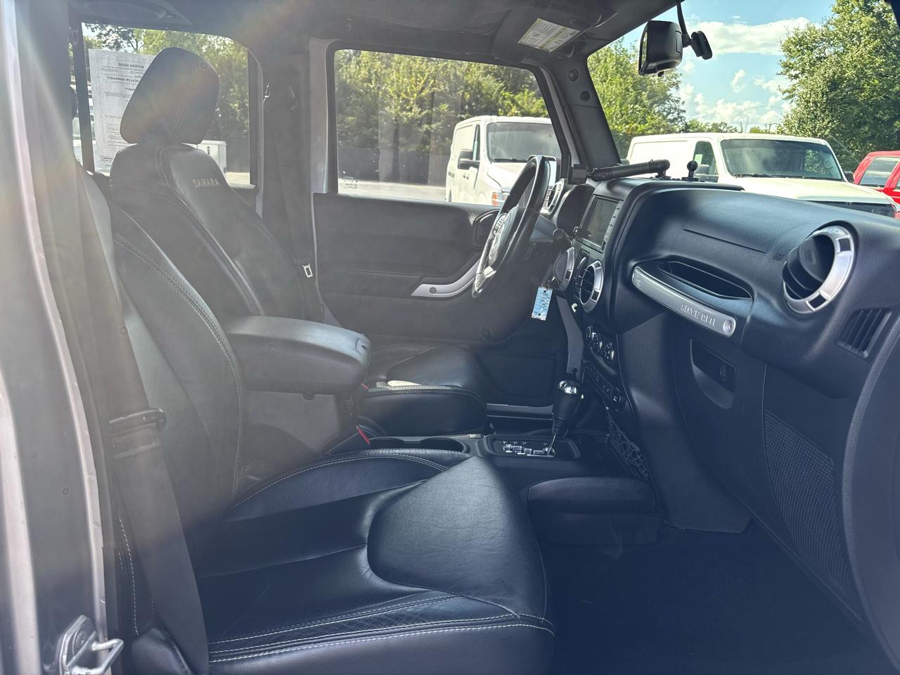 Jeep Wrangler Unlimited 4WD 4dr Sahara 2014
