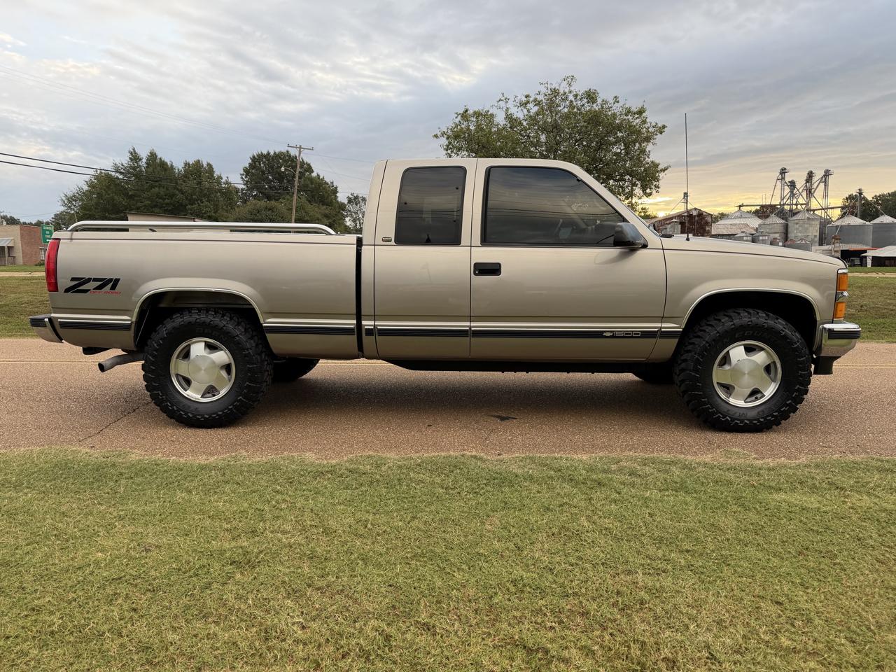 Chevrolet C/K 1500 Ext Cab 141.5" WB 4WD 1998