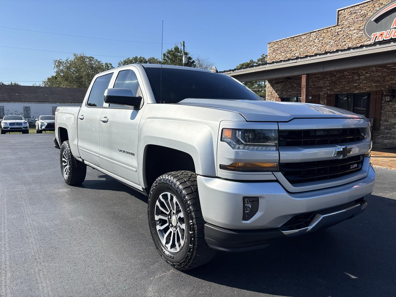 Chevrolet Silverado 1500 4WD Crew Cab 143.5" LT w/2LT 2018