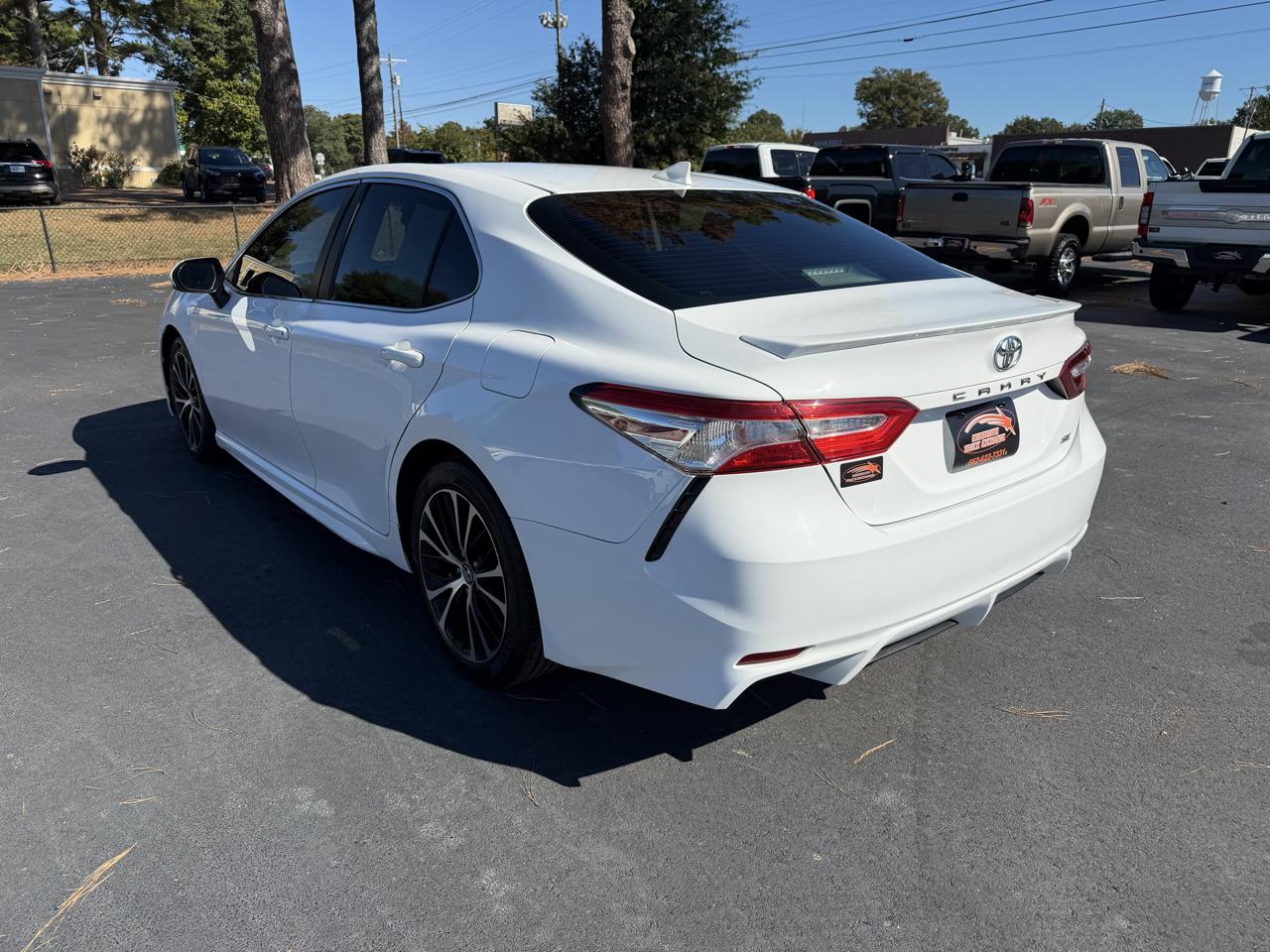 Toyota Camry SE Auto (Natl) 2020