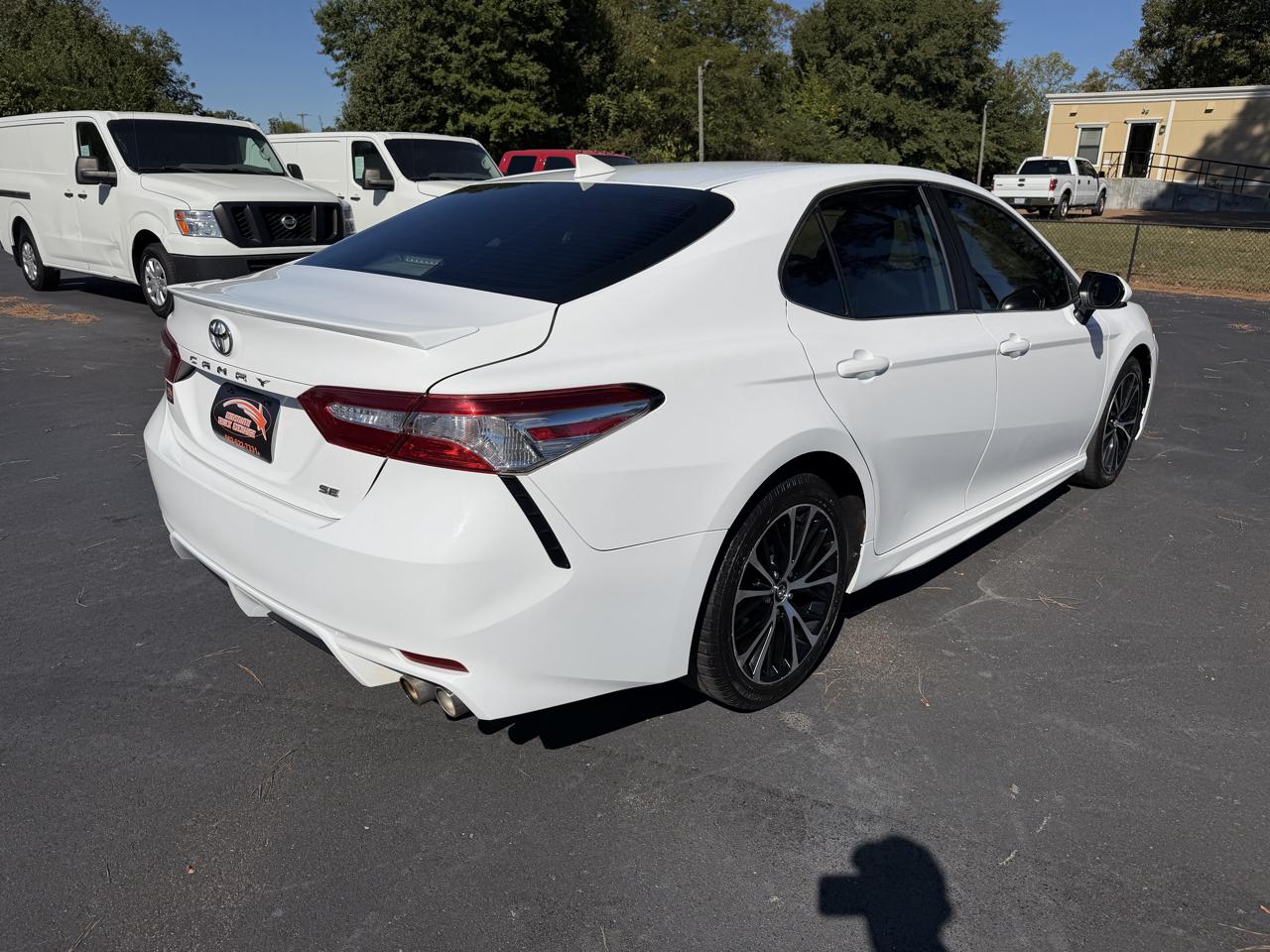 Toyota Camry SE Auto (Natl) 2020