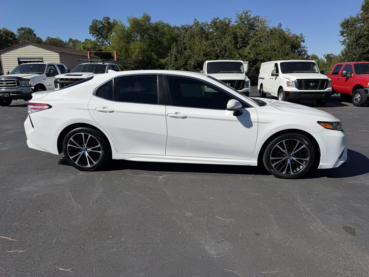 Toyota Camry SE Auto (Natl) 2020