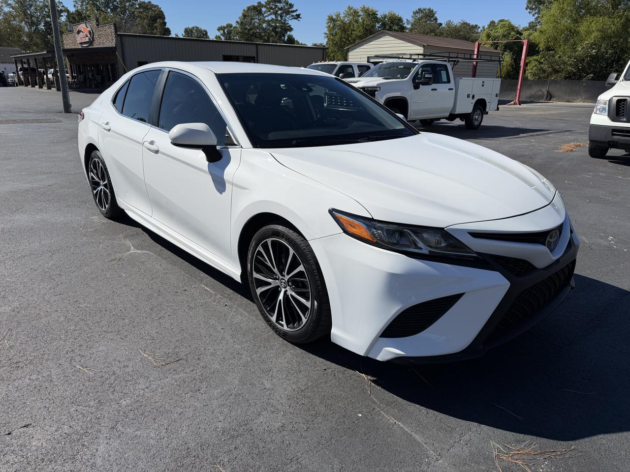 Toyota Camry SE Auto (Natl) 2020