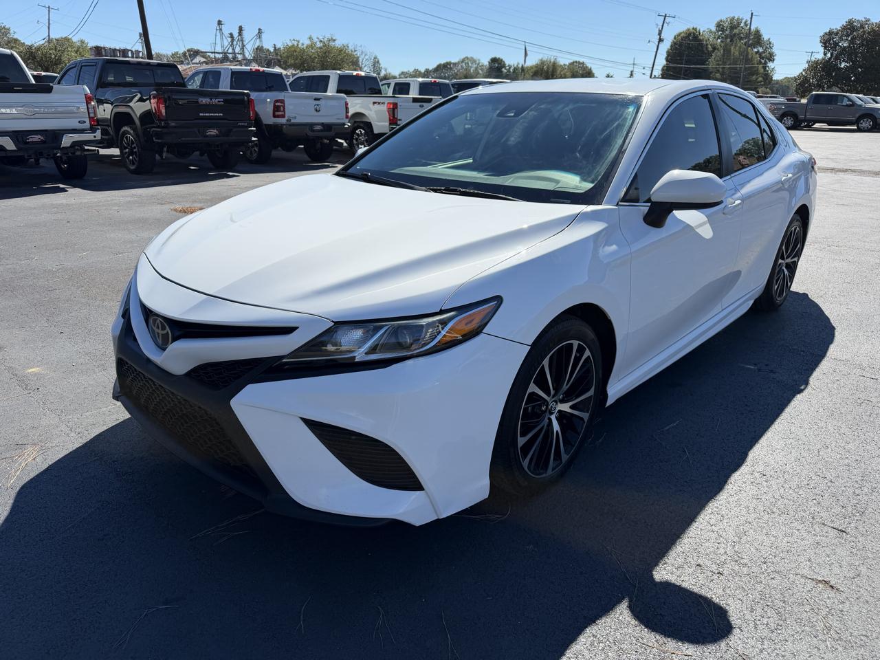 Toyota Camry SE Auto (Natl) 2020