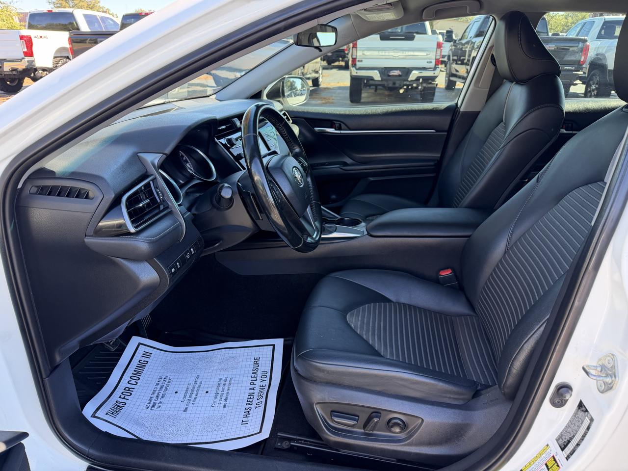 Toyota Camry SE Auto (Natl) 2020