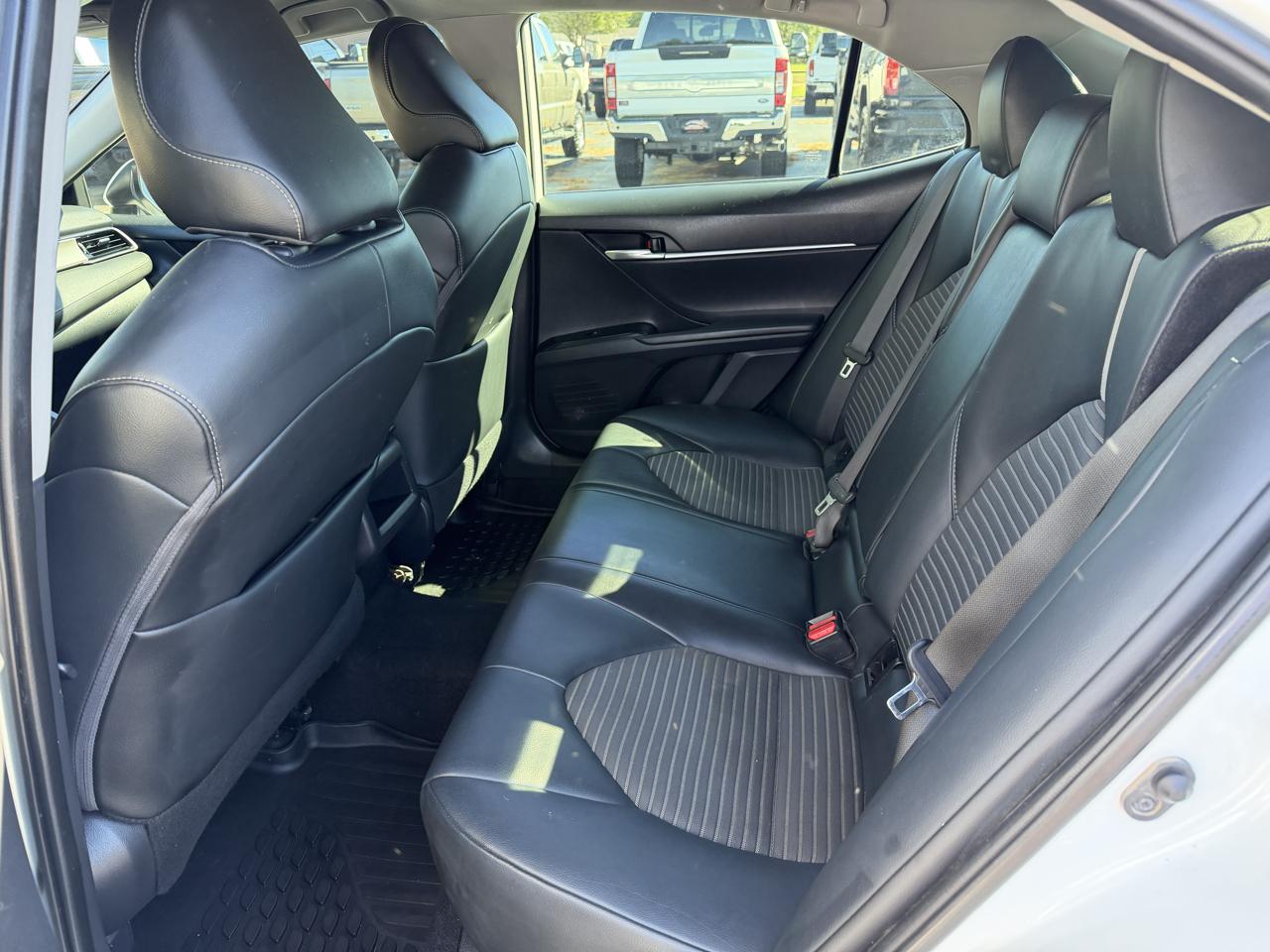 Toyota Camry SE Auto (Natl) 2020