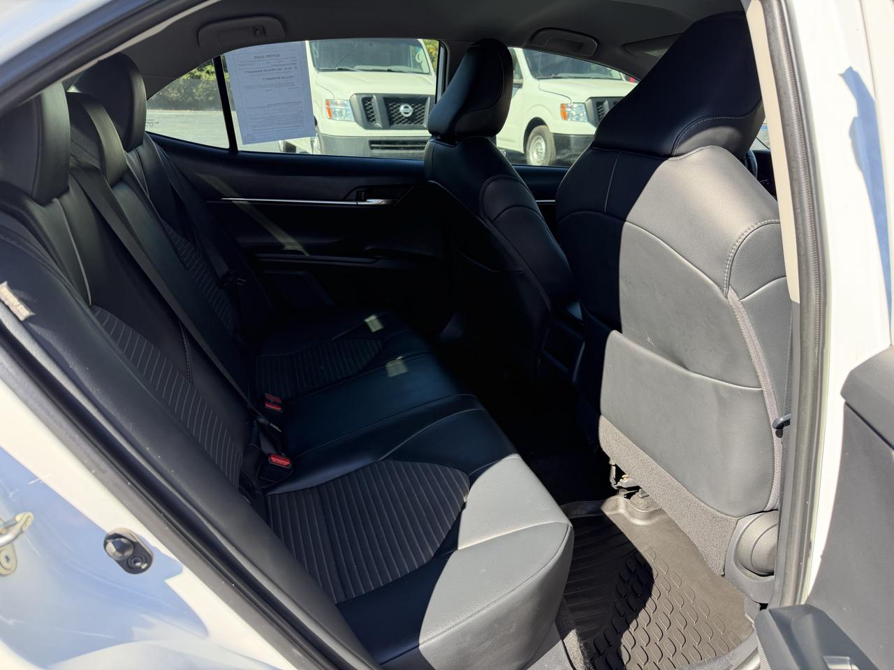Toyota Camry SE Auto (Natl) 2020