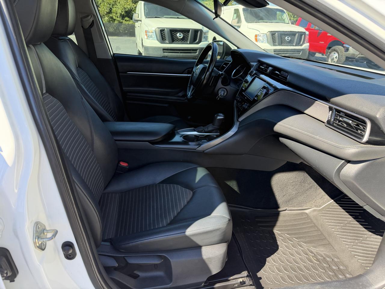 Toyota Camry SE Auto (Natl) 2020