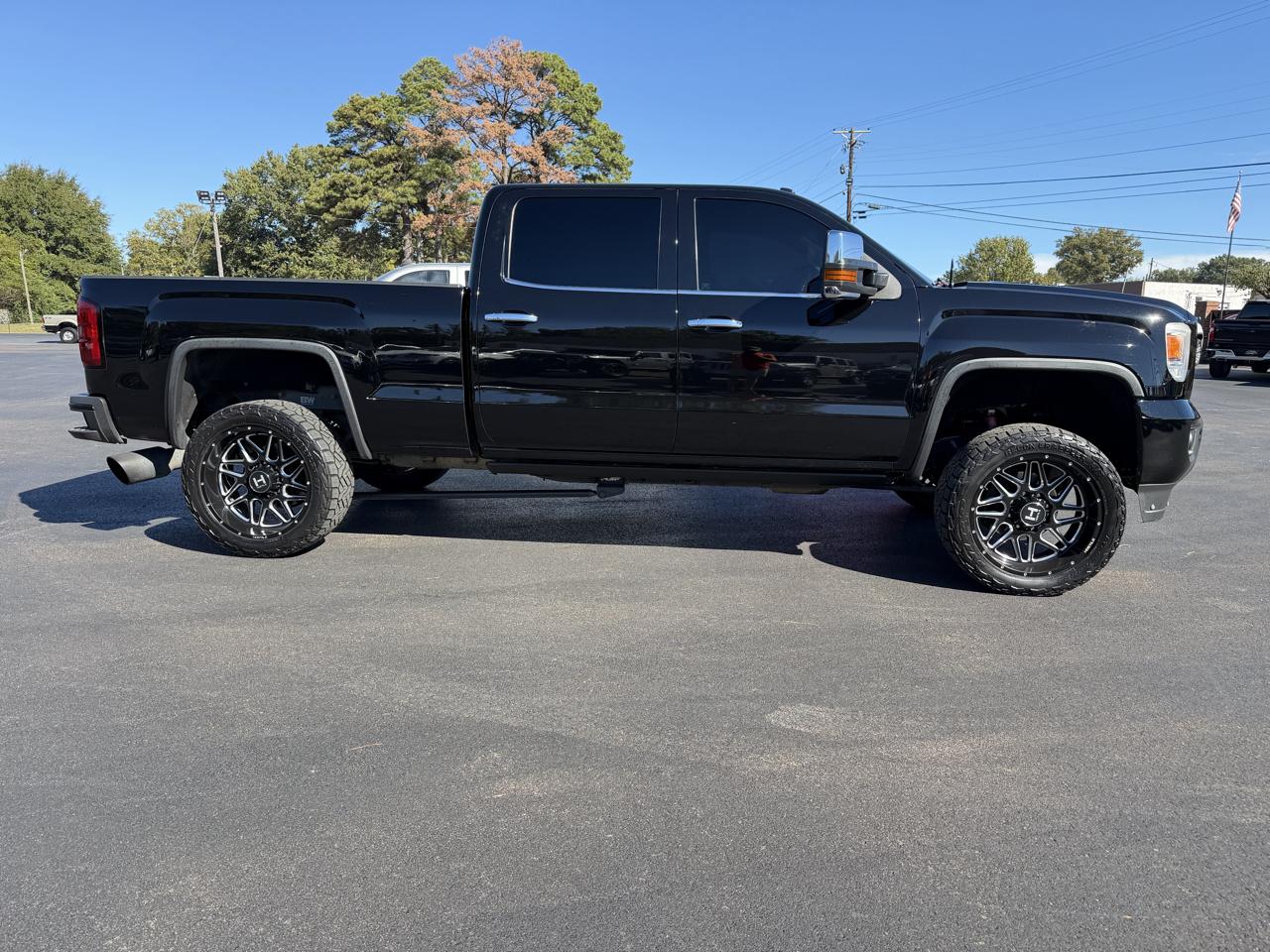 GMC Sierra 2500HD available WiFi 4WD Crew Cab 153.7" Denali 2015