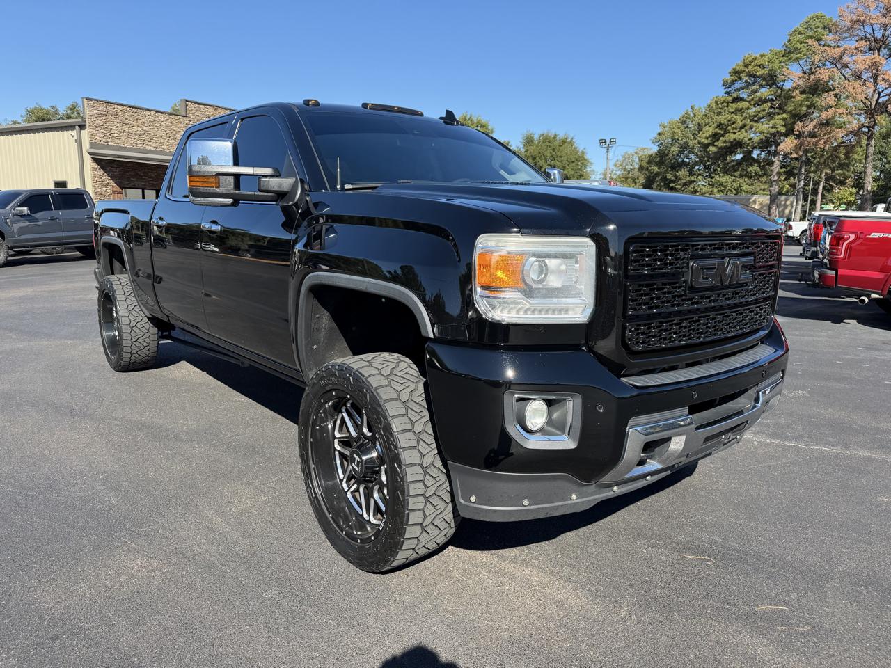 GMC Sierra 2500HD available WiFi 4WD Crew Cab 153.7" Denali 2015