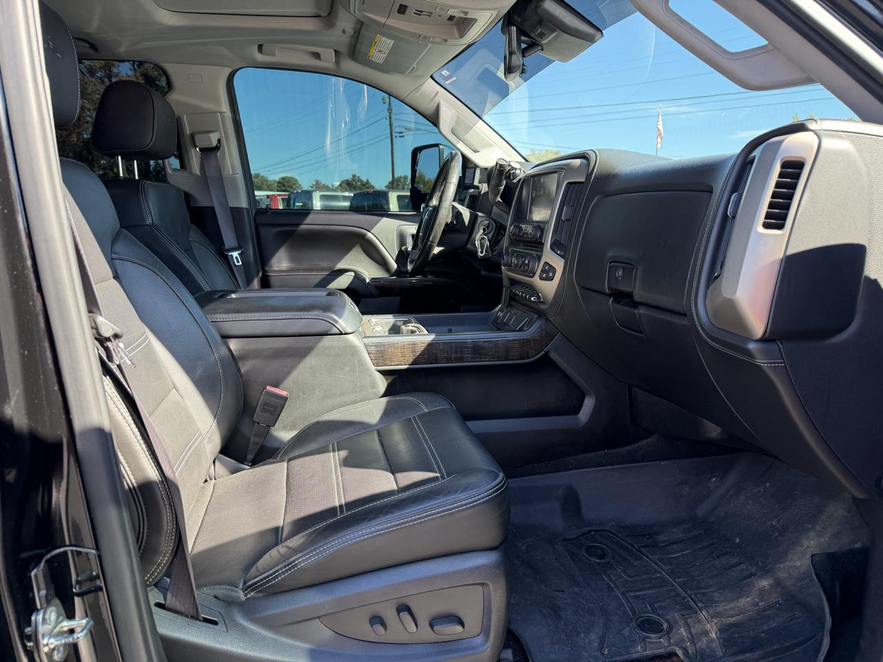 GMC Sierra 2500HD available WiFi 4WD Crew Cab 153.7" Denali 2015