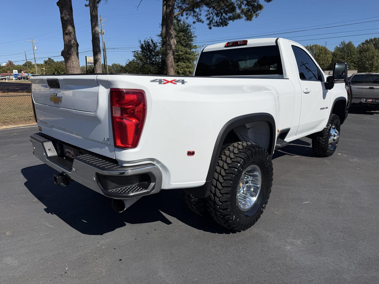Chevrolet Silverado 3500HD 4WD Reg Cab 142" LT 2025